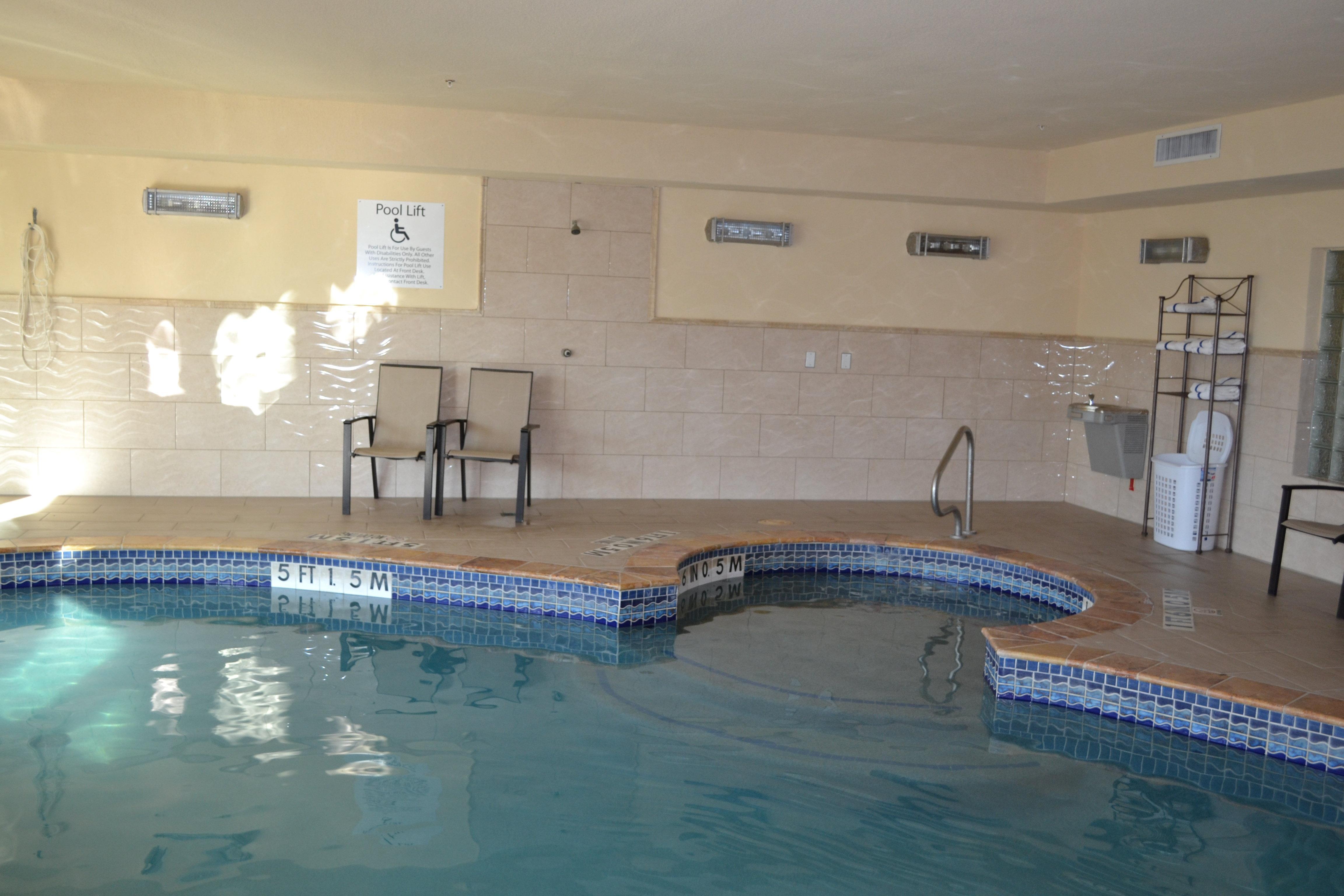 Holiday Inn Express Hotel & Suites Gainesville By Ihg Exterior foto