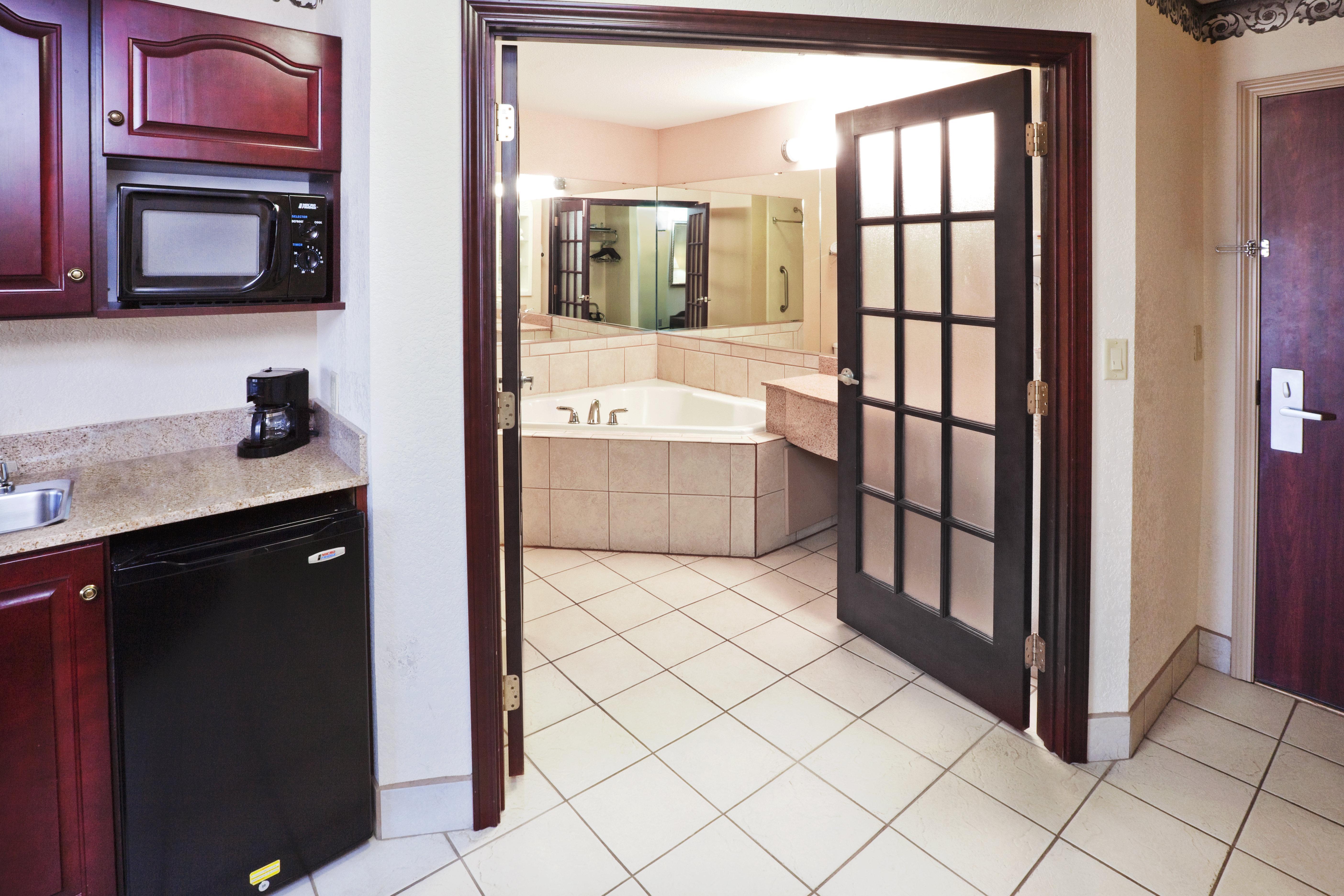 Holiday Inn Express Hotel & Suites Gainesville By Ihg Exterior foto