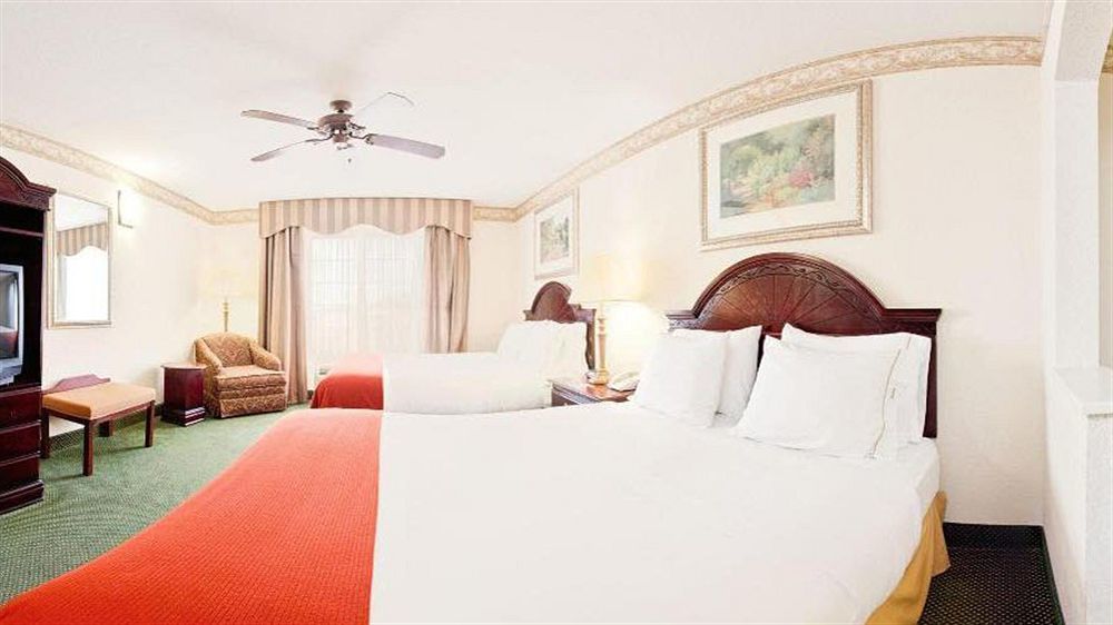 Holiday Inn Express Hotel & Suites Gainesville By Ihg Exterior foto