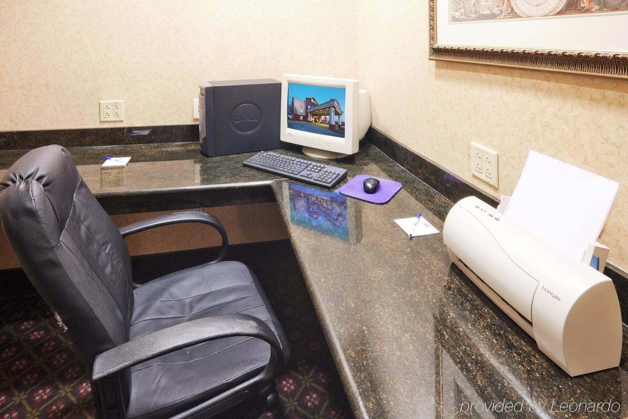 Holiday Inn Express Hotel & Suites Gainesville By Ihg Exterior foto